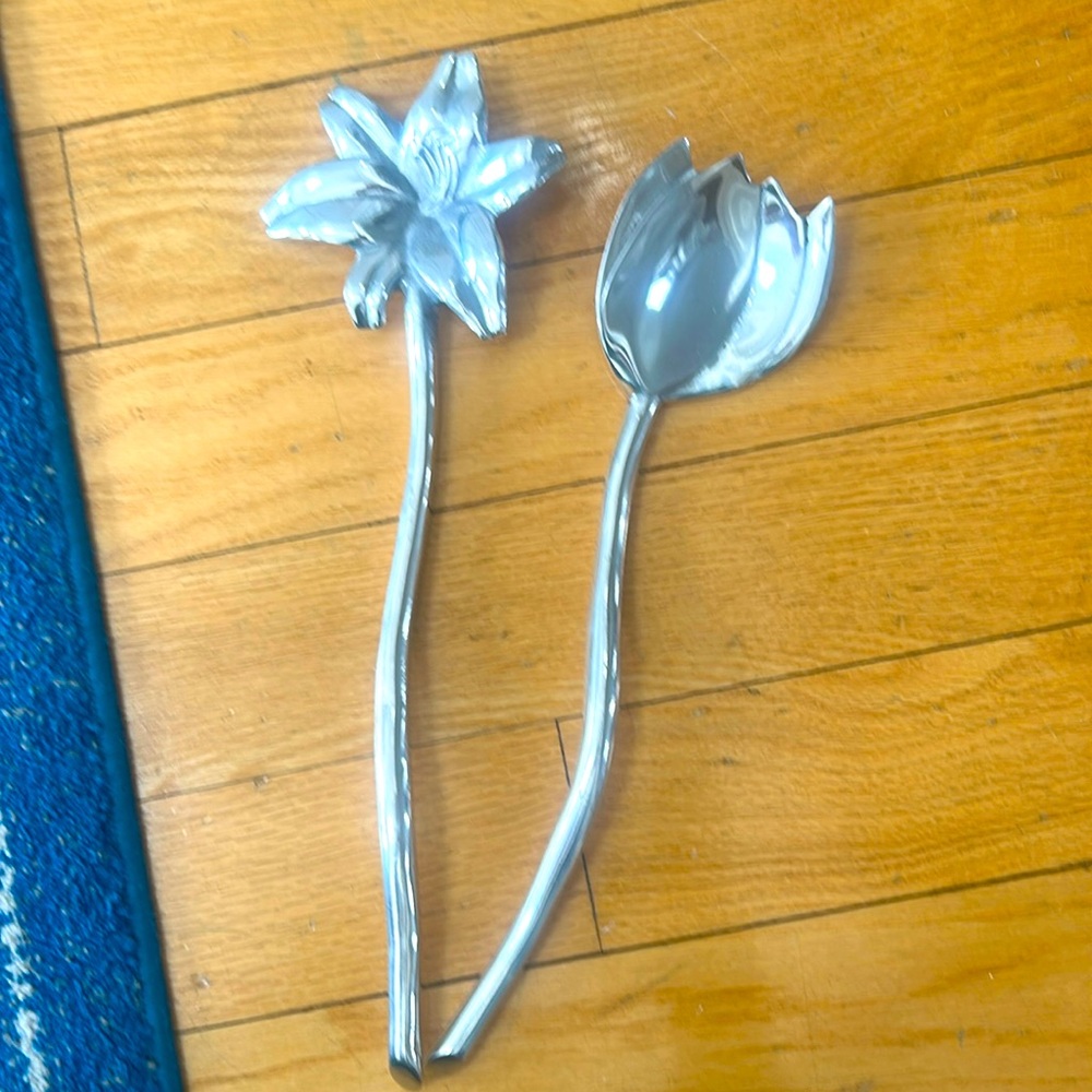Mariposa serving utensils
